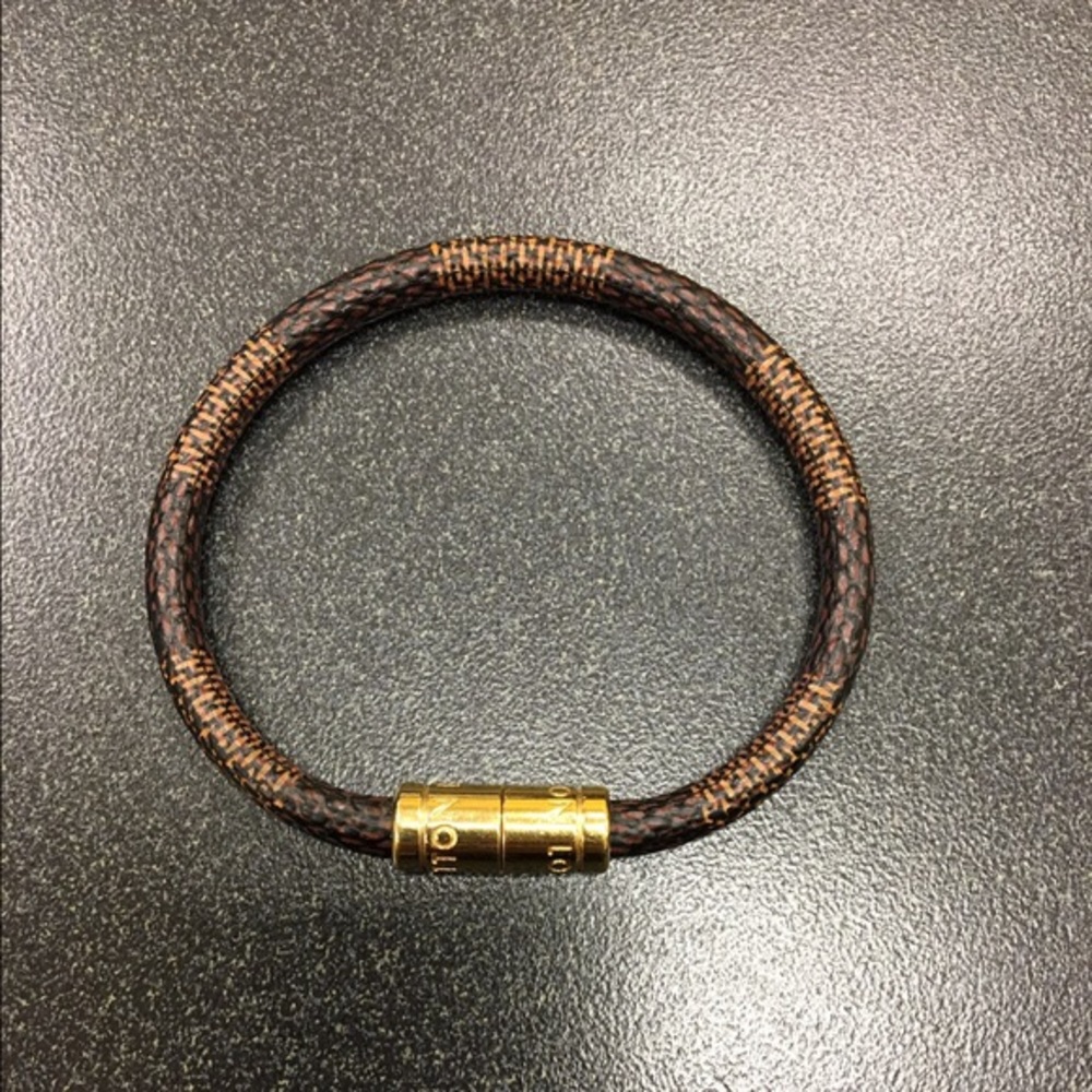 Bracelet leather